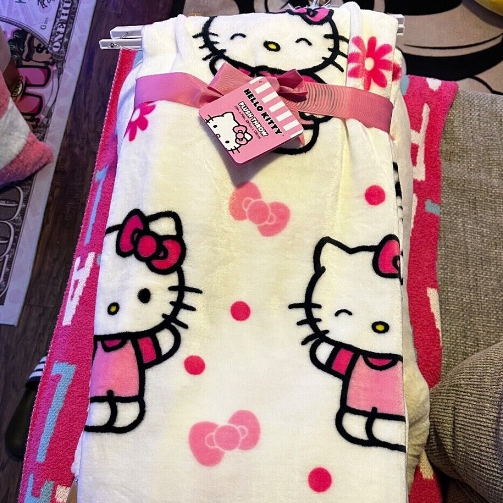 Hello Kitty Throw Blanket Daisy